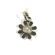 Load image into Gallery viewer, Solid 18k white gold daisy flower pendant, diameter 13mm