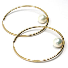 Cargar imagen en el visor de la galería, PENDIENTES DE ARO CIRCULARES EN ORO AMARILLO DE 18 QUILATES, TUBO DE 1,5 mm, DIÁMETRO DE 5 cm, PERLA COLGANTE