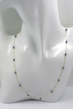 Cargar imagen en el visor de la galería, Collar rolo ovalado de 18" en oro amarillo de 18 quilates alternado con tanzanita azul facetada de 3 mm.