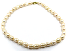 Cargar imagen en el visor de la galería, Collar de oro amarillo de 18 quilates de 20", perlas barrocas de agua dulce ovaladas de color rosa de 8 x 10 mm.