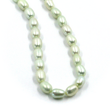 Cargar imagen en el visor de la galería, Collar de oro amarillo de 18 quilates de 20", perlas verdes ovaladas de agua dulce de grano de arroz de 3,5 x 5 mm