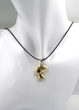 Charger l'image dans la galerie, Pendentif tête de Néfertiti en or jaune 18 carats, 25 mm, arrondi lisse, 2 faces