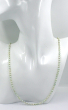 Cargar imagen en el visor de la galería, Collar de oro amarillo de 18 quilates de 24 pulgadas con perlas verdes ovaladas de agua dulce de grano de arroz de 3,5 x 5 mm.