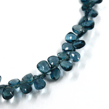 Cargar imagen en el visor de la galería, Pulsera de cuentas de oro amarillo de 18 quilates de 18 cm y 18,1 cm con topacio natural facetado de Londres y gotas de 6 mm.