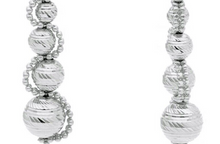 Load image into Gallery viewer, 18k white gold bracelet 7.5" diamond cut 3-8mm spheres with double balls frame