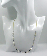 Cargar imagen en el visor de la galería, Collar de oro amarillo de 18 quilates de 18" con perlas blancas de 7 mm, tanzanita azul y zafiros.