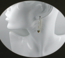 Charger l'image dans la galerie, Boucles d'oreilles longues en or jaune 18 carats, 4,5 cm (1,77"), aigue-marine 5 mm, cœur 6 mm