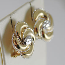 Cargar imagen en el visor de la galería, PENDIENTES OVALADOS DE FLOR DE ORO BLANCO AMARILLO DE 18 QUILATES FINAMENTE TRABAJADOS, TRENZADOS, HECHOS EN ITALIA