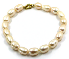 Cargar imagen en el visor de la galería, Pulsera de oro amarillo de 18 quilates de 18,1 cm con perlas barrocas de agua dulce ovaladas de color rosa de 8 x 10 mm.