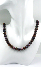 Cargar imagen en el visor de la galería, Collar de oro amarillo de 18 quilates de 20", perlas barrocas de agua dulce de color morado oscuro de 9/9,5 mm