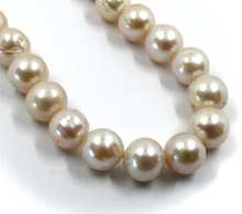 Cargar imagen en el visor de la galería, Pulsera de oro amarillo de 18 quilates de 18,1 cm con perlas barrocas de agua dulce redondas de color rosa de 9,5/10 mm.