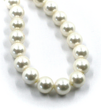 Cargar imagen en el visor de la galería, Pulsera de oro amarillo de 18 quilates de 18,1 cm con perlas blancas sintéticas de 6,5 mm y esferas redondas.