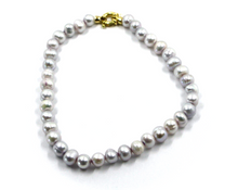 Cargar imagen en el visor de la galería, Pulsera de oro amarillo de 18 quilates de 19,9 cm con perlas barrocas de agua dulce redondas/ovaladas de color púrpura de 6 mm.