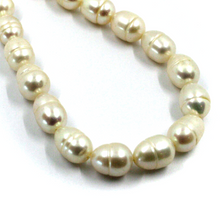 Cargar imagen en el visor de la galería, Pulsera de oro amarillo de 18 quilates de 19,9 cm con perlas blancas barrocas de agua dulce de 8 x 10 mm en forma de gota ovalada.