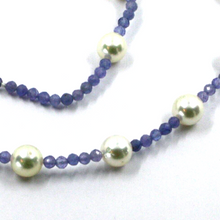 Cargar imagen en el visor de la galería, Collar de oro amarillo de 18 quilates de 18,5" con perlas blancas Akoya de 8/8,5 mm y tanzanita azul de 3,5 mm.