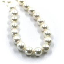 Cargar imagen en el visor de la galería, Collar de oro amarillo de 18 quilates de 24" con perlas blancas sintéticas de 6,5 mm y esferas redondas.