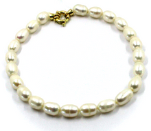 Cargar imagen en el visor de la galería, Pulsera de oro amarillo de 18 quilates de 19,9 cm con perlas blancas barrocas de agua dulce de 6 x 7 mm en forma de gota ovalada.