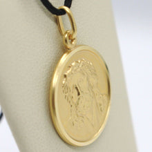 Cargar imagen en el visor de la galería, 18k yellow gold Ecce Homo, Jesus Christ face medal pendant very detailed made in Italy, 21 mm.