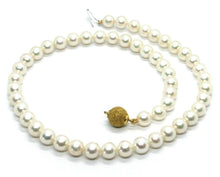 Cargar imagen en el visor de la galería, 18k yellow gold 8/8.5 mm round white freshwater pearls necklace, 45cm 18".