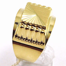 Load image into Gallery viewer, 18K YELLOW GOLD MAN BAND RING 17mm FINELY WORKED SQUARE ALTERNATE SATIN & RAYS.
