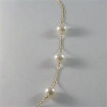 Load image into Gallery viewer, 18k yellow gold necklace with round white freshwater pearls made in Italy.