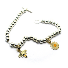 Charger l'image dans la galerie, 925 STERLING SILVER SPHERE BRACELET 9K YELLOW GOLD ENAMEL BEE AND DAISY PENDANTS.