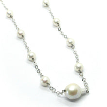Charger l'image dans la galerie, 18k white gold necklace oval baroque central pearl, round pearls, rhombus chain.