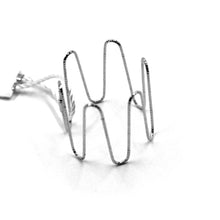 Charger l'image dans la galerie, 18k white gold magicwire band ring, 20mm elastic worked ondulate wire.