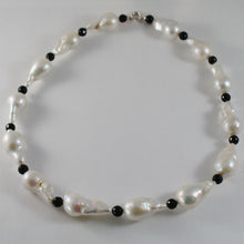 Charger l'image dans la galerie, 18k white gold necklace big drop baroque pearl pearls 25 mm & onyx made in Italy.