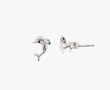 Cargar imagen en el visor de la galería, 18k white gold earrings with very shiny dolphin worked made in Italy 0.28 inches.