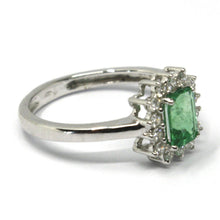 Charger l'image dans la galerie, 18k white gold rectangular ring, diamond & emerald, made in Italy.