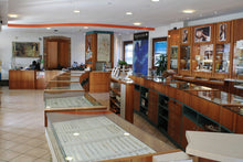 Charger l'image dans la galerie, 18k white gold rectangular ring, diamond & emerald, made in Italy.