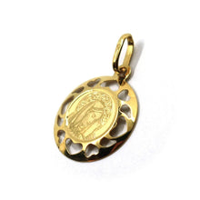 Load image into Gallery viewer, 18K YELLOW GOLD ROUND MEDAL 18mm VIRGIN MARY MADONNA PENDANT WITH HEARTS FRAME.