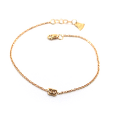 Cargar imagen en el visor de la galería, 18k rose gold rolo thin bracelet with central small 5mm letter initial B.