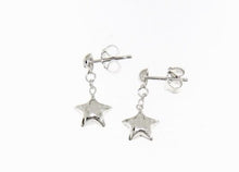 Cargar imagen en el visor de la galería, 18k white gold earrings with very shiny star worked made in Italy 0.51 inches.