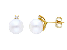 Cargar imagen en el visor de la galería, 18k yellow gold earrings big 9/9.5mm freshwater round pearls cubic zirconia.