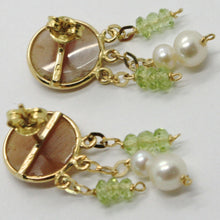 Cargar imagen en el visor de la galería, 18k yellow gold earrings, peridot circle flower cameo finely handmade in Italy.