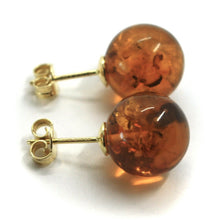 Charger l'image dans la galerie, 18k yellow gold lobe earrings orange big amber 12.5mm spheres butterfly closure.