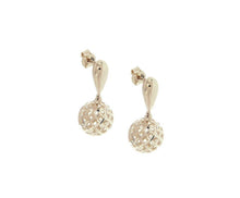 Cargar imagen en el visor de la galería, 18k white gold pendant earrings, 10mm worked shpere balls, length 20mm.
