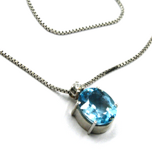 Charger l'image dans la galerie, 18k white gold oval 2.5ct blue topaz and diamond pendant venetian chain necklace.