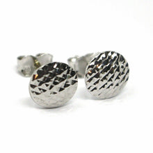Cargar imagen en el visor de la galería, 18k white gold button earrings, diamond cut worked discs, 8mm diamater.