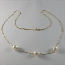 Load image into Gallery viewer, 18k yellow gold necklace with round white freshwater pearls made in Italy.