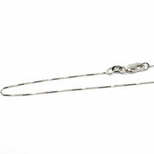 Charger l'image dans la galerie, 18k white gold necklace, flower pendant, oval emerald 0.74 diamonds frame 0.52.