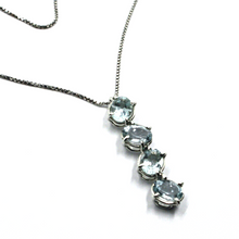 Charger l'image dans la galerie, 18k white gold oval four aquamarine 3.20 ct 30mm pendant venetian chain necklace.
