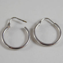 Load image into Gallery viewer, 18k white gold earrings little circle hoop 18 mm 0.71 in diameter made in Italy.