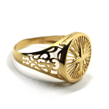 Load image into Gallery viewer, 18k yellow gold band signet man solid ring, 17mm round rays compass star central.
