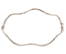 Load image into Gallery viewer, 18K WHITE GOLD BRACELET ONDULATE BANGLE, 2mm ROUND TUBE, SMOOTH, SAFETY CLOSURE.