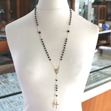 Cargar imagen en el visor de la galería, 18k yellow gold 60cm 24" rosary necklace black onyx 4-6mm spheres, cross & medal.