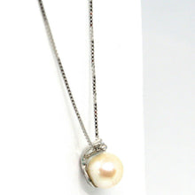 Charger l'image dans la galerie, 18k white gold necklace Akoya pearl 6.5 mm and diamond, pendant & venetian chain.