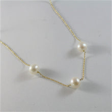 Load image into Gallery viewer, 18k yellow gold necklace with round white freshwater pearls made in Italy.